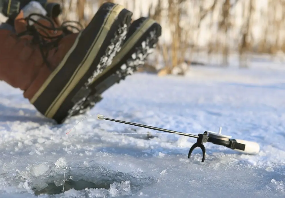 7 Best Ice Fishing Boots + Buying Guide